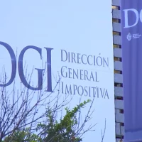 DGI contactará por WhatsApp a contribuyentes que no presentaron declaración de IRPF