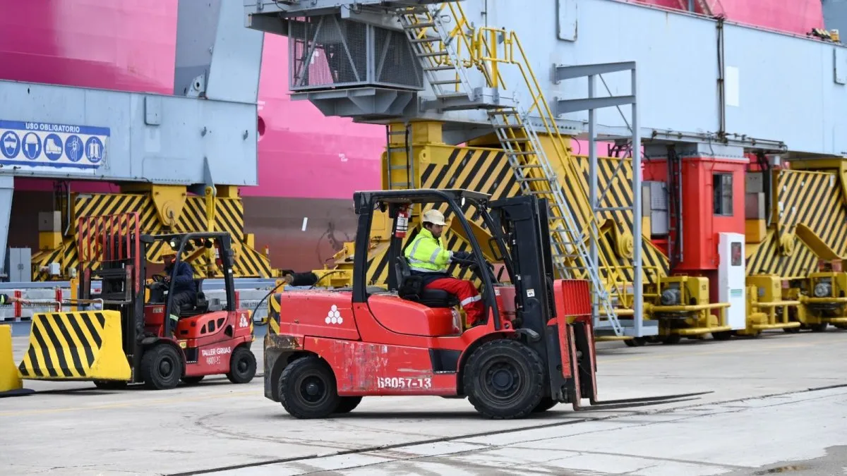 Trabajadores portuarios rechazan propuesta de Katoen Natie y negocian convenio