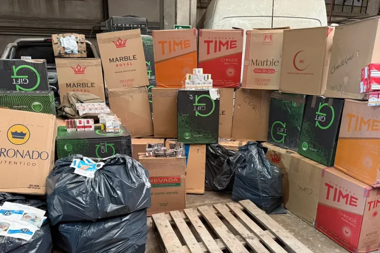 Incautan más de 500 mil cigarrillos de contrabando en feria de 8 de Octubre