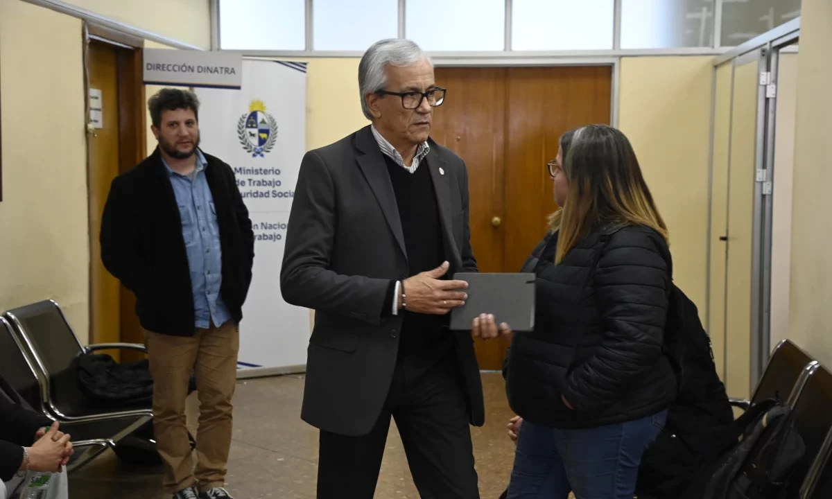 Negociación en puerto de Montevideo sigue sin acuerdo y gobierno da 72 horas