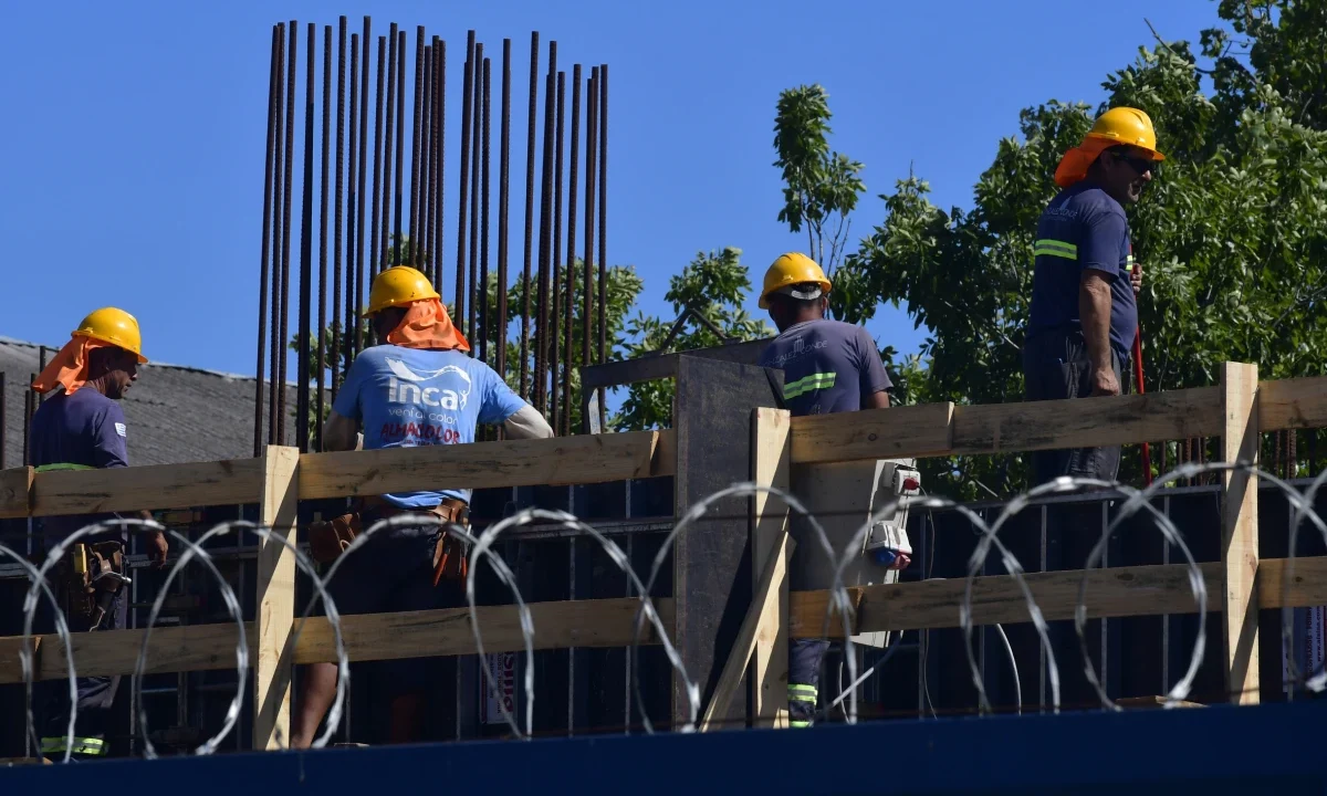 Mercado laboral uruguayo estable en agosto con desempleo del 7,2%, según INE