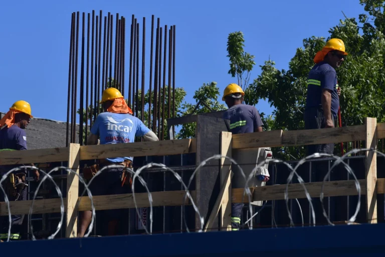 Mercado laboral uruguayo estable en agosto con desempleo del 7,2%, según INE