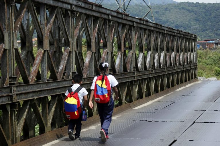 Venezuela afronta falta de maestros y riesgo de relevo generacional