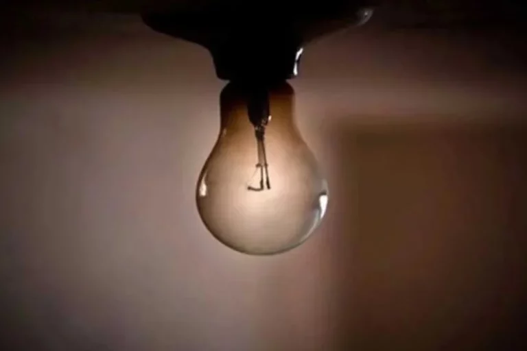 Reportan bajones eléctricos en varios estados de Venezuela la noche del 15 de septiembre