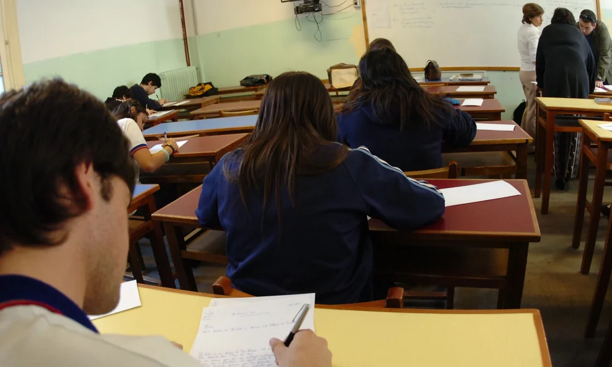 Aristas Media 2025: baja el desempeño en lectura y matemática en noveno grado