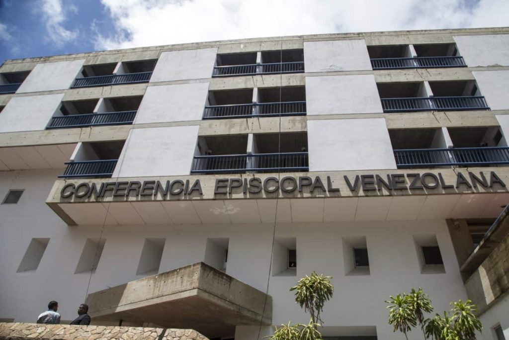 CEV advierte fallas estructurales en educación y salud y pide acuerdo nacional