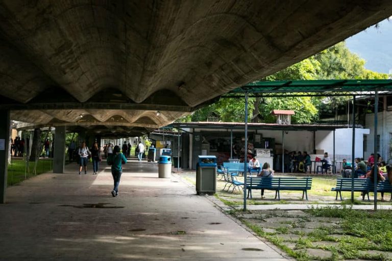 Nuevo monto de becas universitarias: $40 para estudiantes y $60 para preparadores