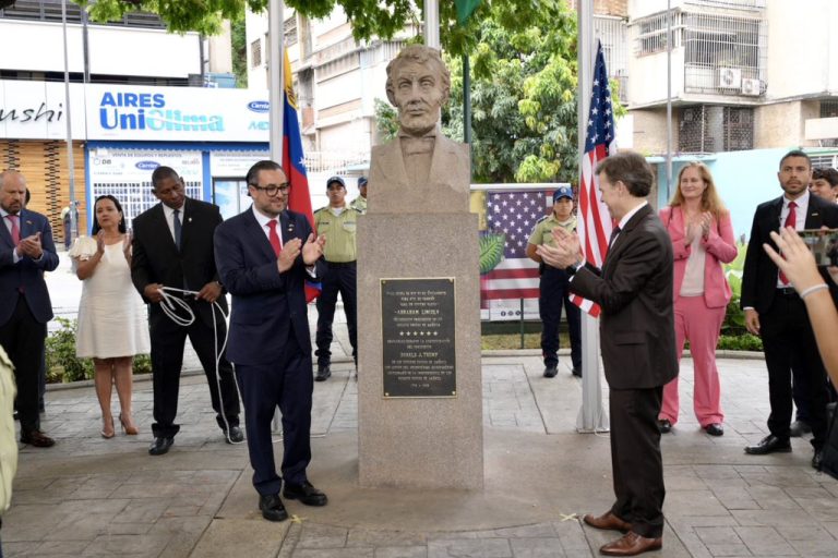 Baruta y embajada de EE. UU. reabren la Plaza Lincoln en Bello Monte
