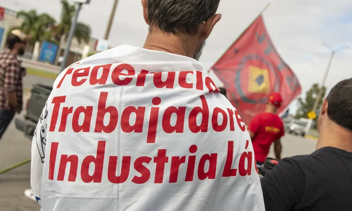 FTIL en conflicto por despido de 25 trabajadores reponedores de Conaprole