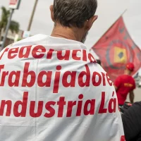 FTIL en conflicto por despido de 25 trabajadores reponedores de Conaprole
