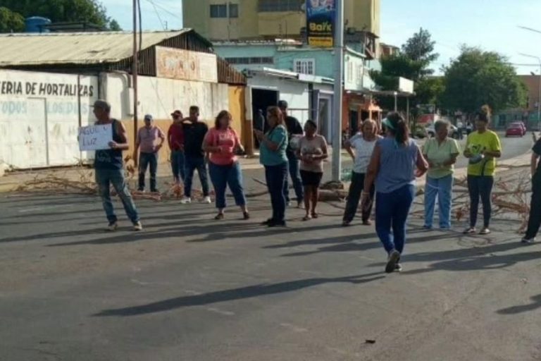 Coro aislada por protestas: 14 manifestaciones en 48 horas por falta de agua