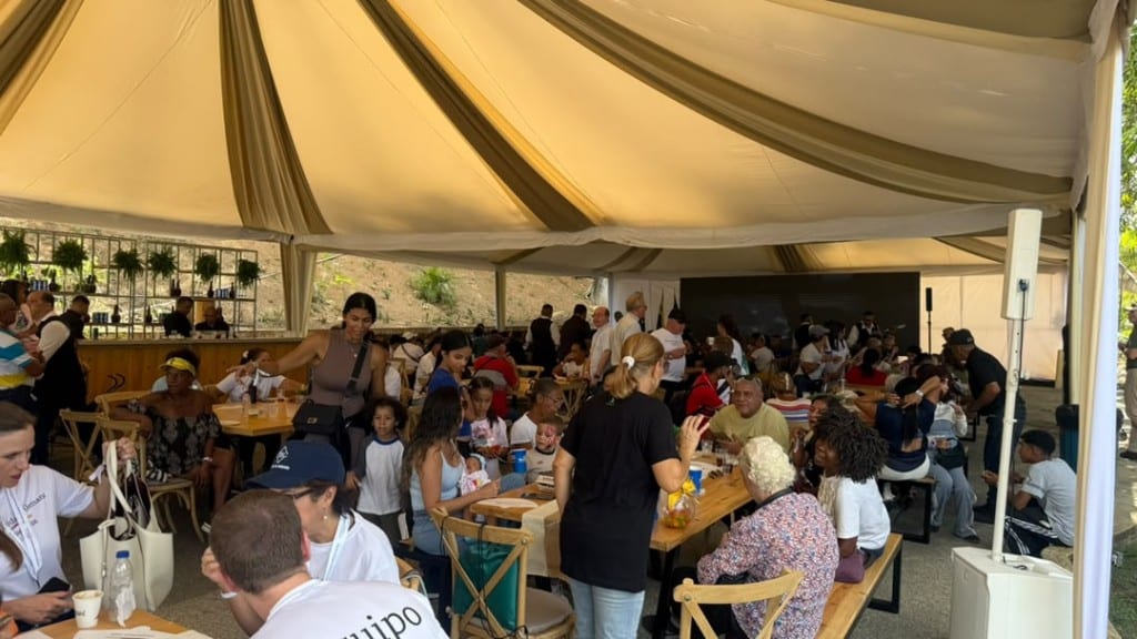 Alemania conmemora su Día Nacional en La Guaira con familias damnificadas por sismos