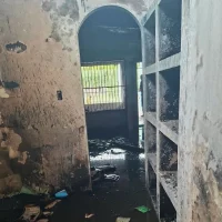 Incendio durante bajón eléctrico en Los Guayos dejó a una familia sin vivienda