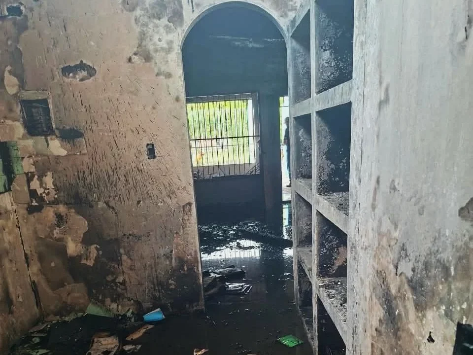 Incendio durante bajón eléctrico en Los Guayos dejó a una familia sin vivienda