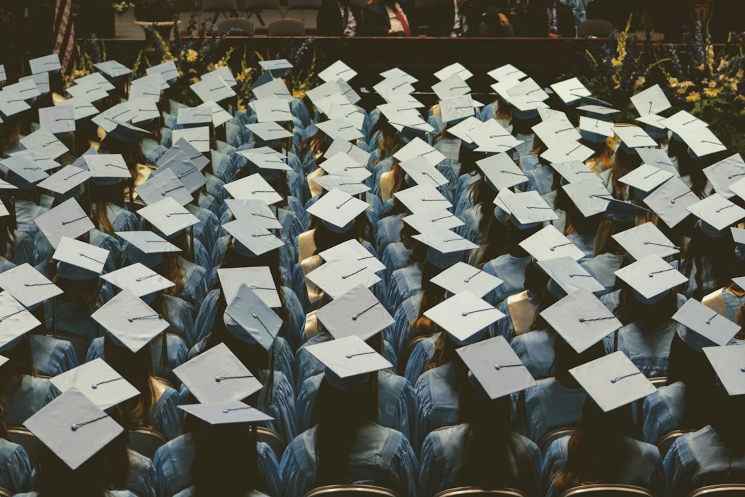 Gremios docentes cuestionan nuevas universidades ante salarios de hasta un dólar