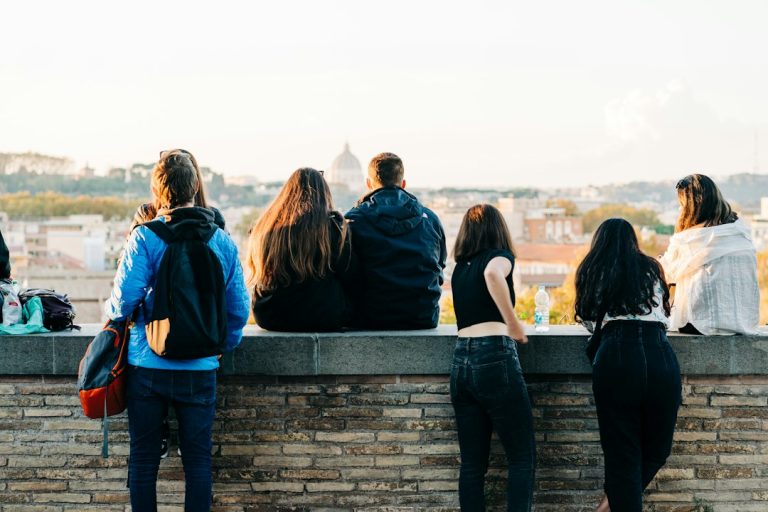 Jóvenes en Uruguay enfrentan barreras para acceder a su primer empleo